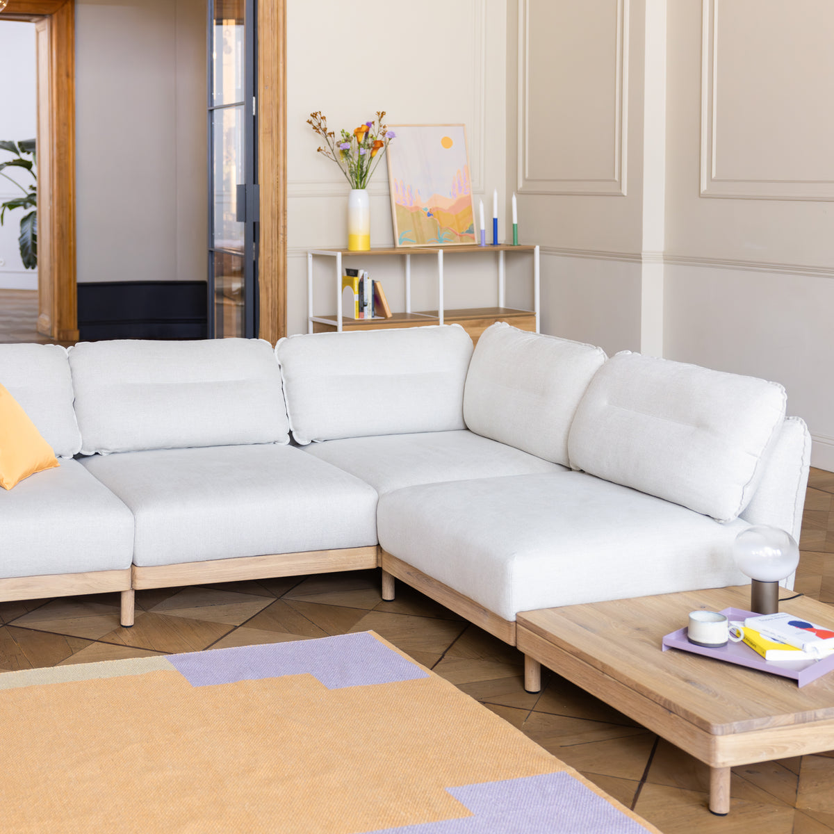 Ecksofa mit Tisch
