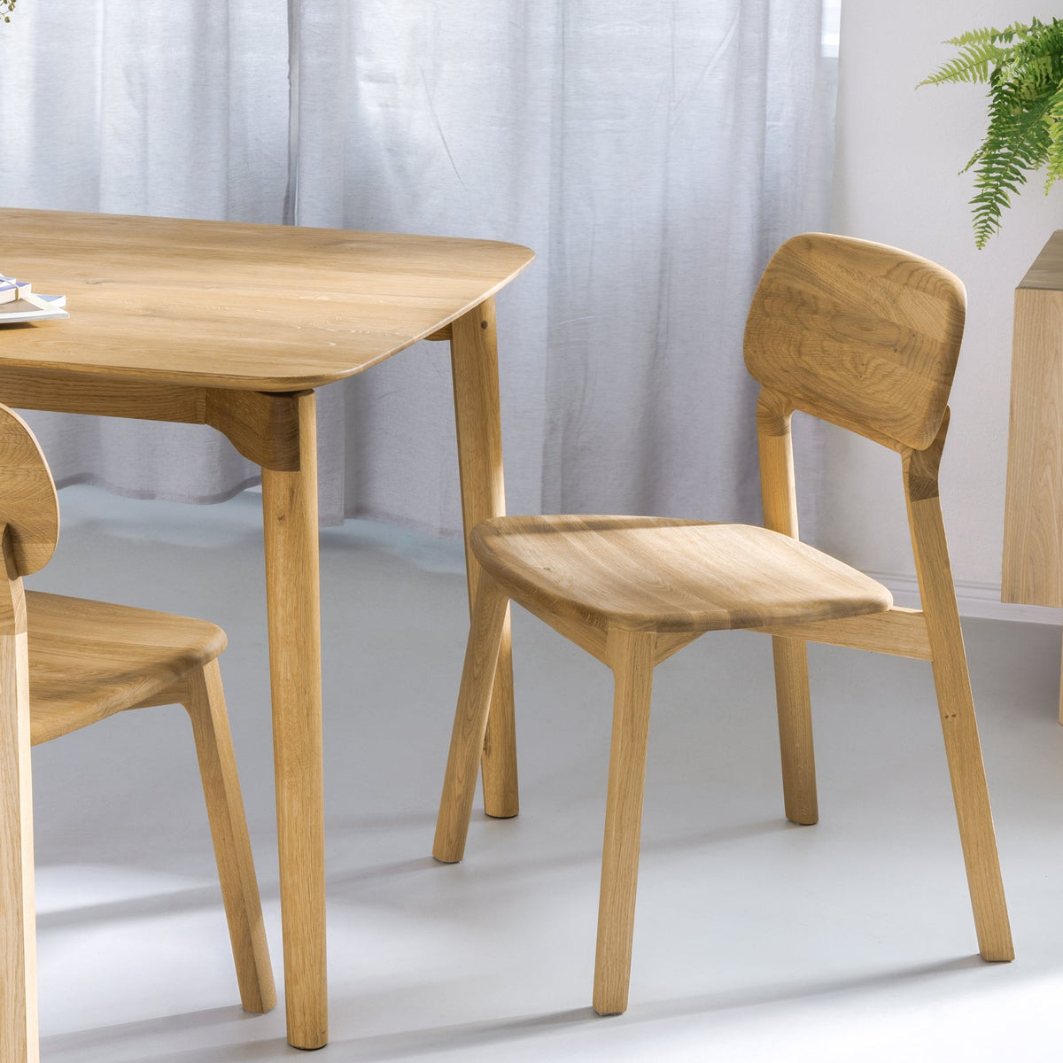 Design Esstisch mit Stuhl aus Massivholz Eiche