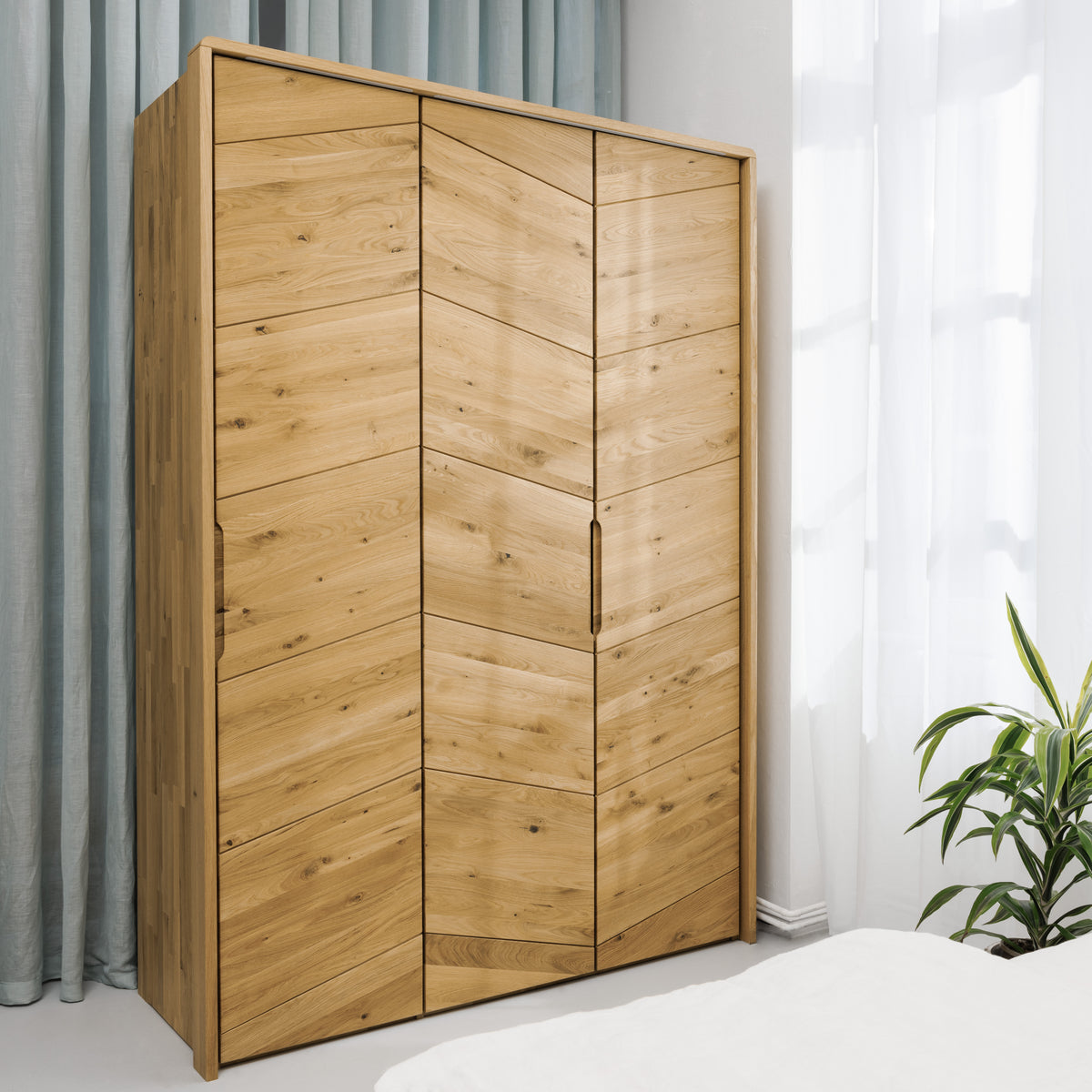 Designer Kleiderschrank mit Passpartout und 3 Türen